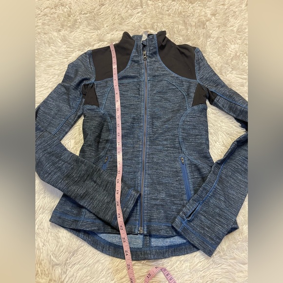 LULULEMON FORME JACKET IN SLUB DENIM BLUE/BLACK - Picture 14 of 16